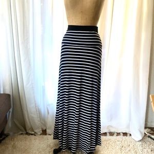 BCBG MAXAZRIA Maxi skirt